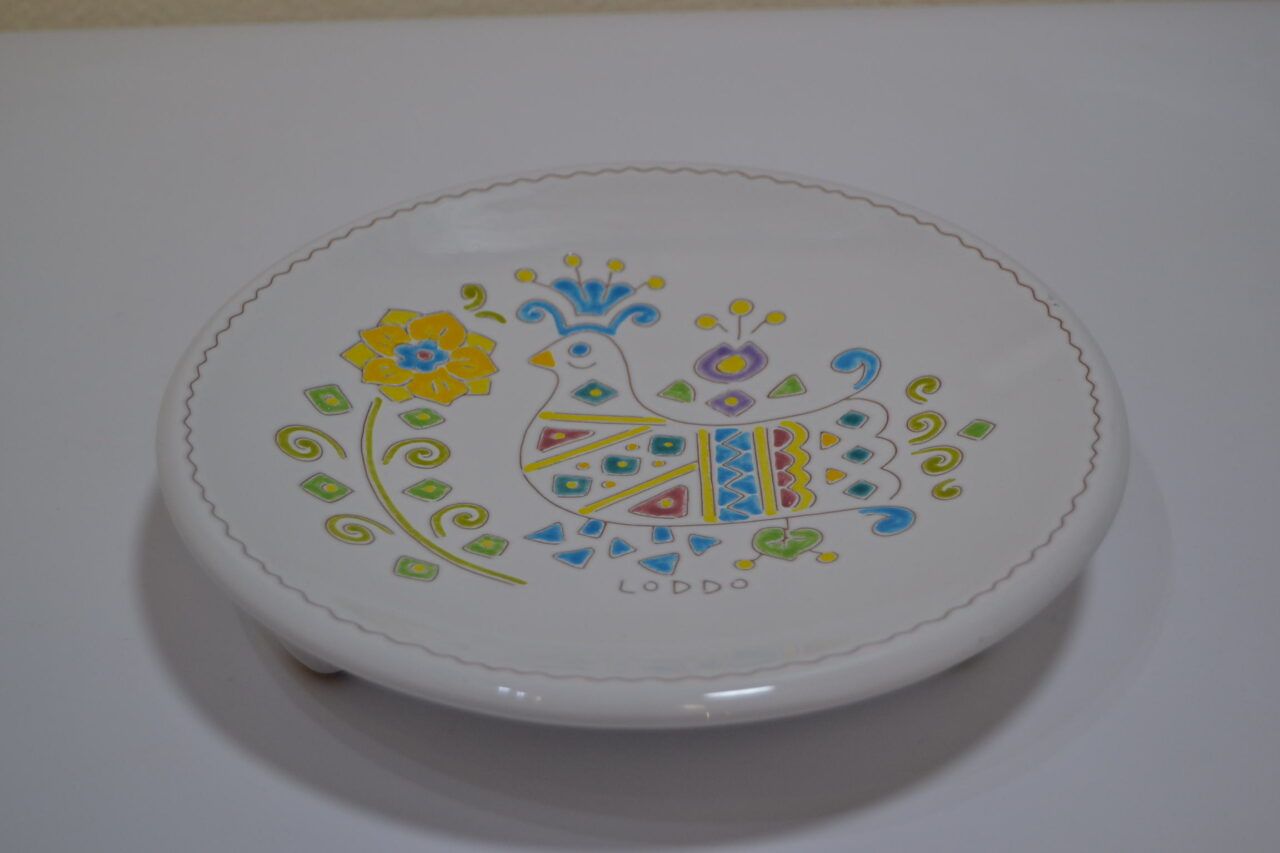Vassoio in ceramica con decoro pavoncella