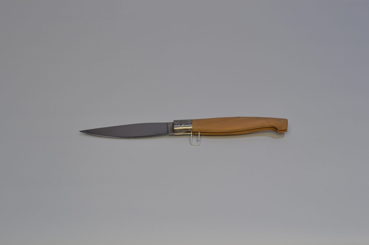 Coltello tipologia pattadesa manico in legno di ulivo lama in acciaio da cm 9