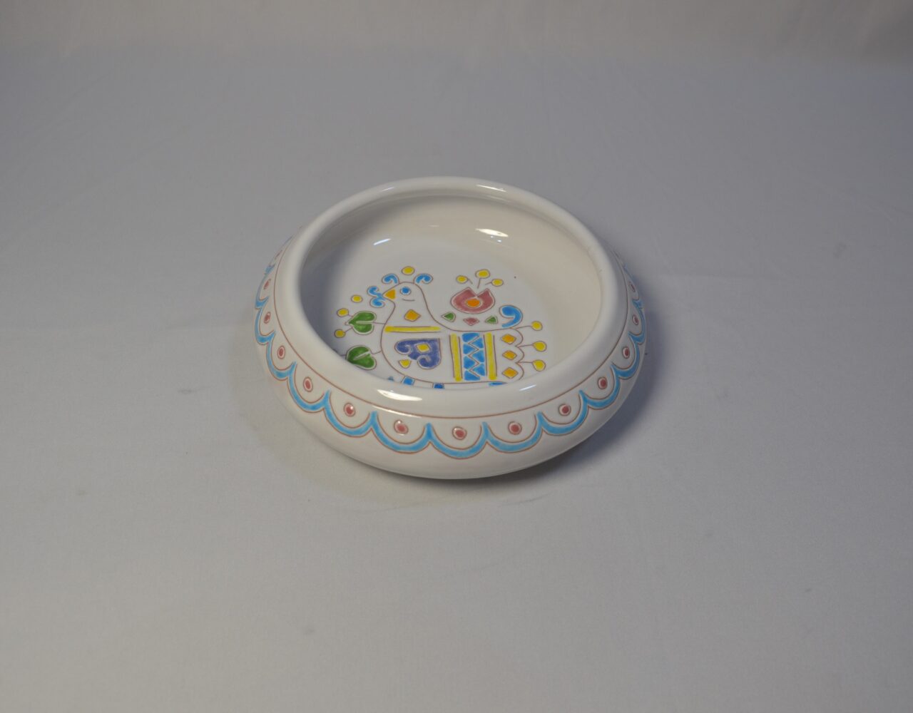 Ciotola centrotavola in ceramica con decoro pavoncella