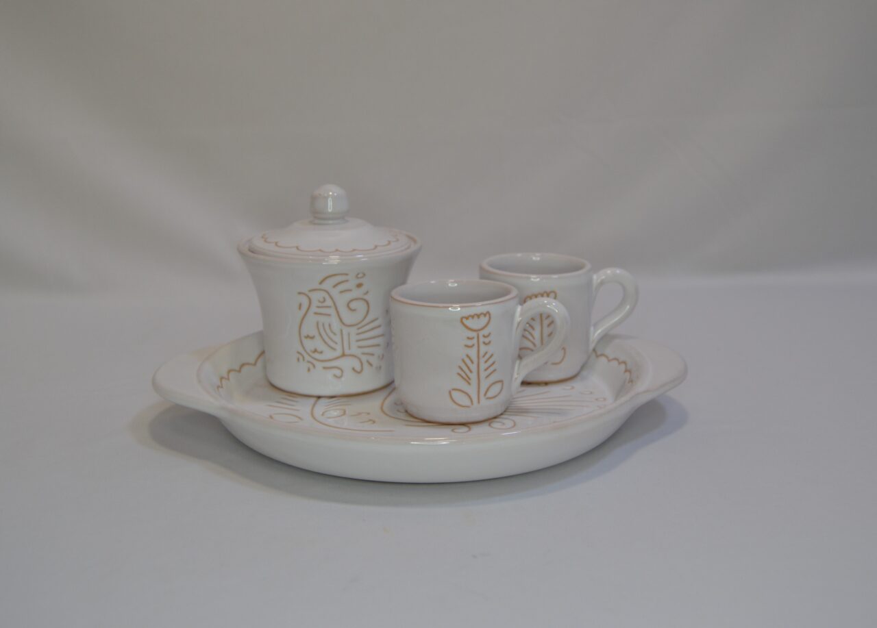 Vassoio con due tazzine da caffè e zuccheriera in ceramica con incisione gallinella di Artis