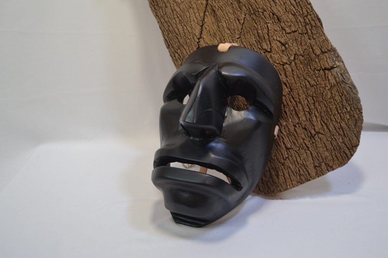 Maschera Mamuthones in legno indossabile di Daniele Mameli Mamoiada
