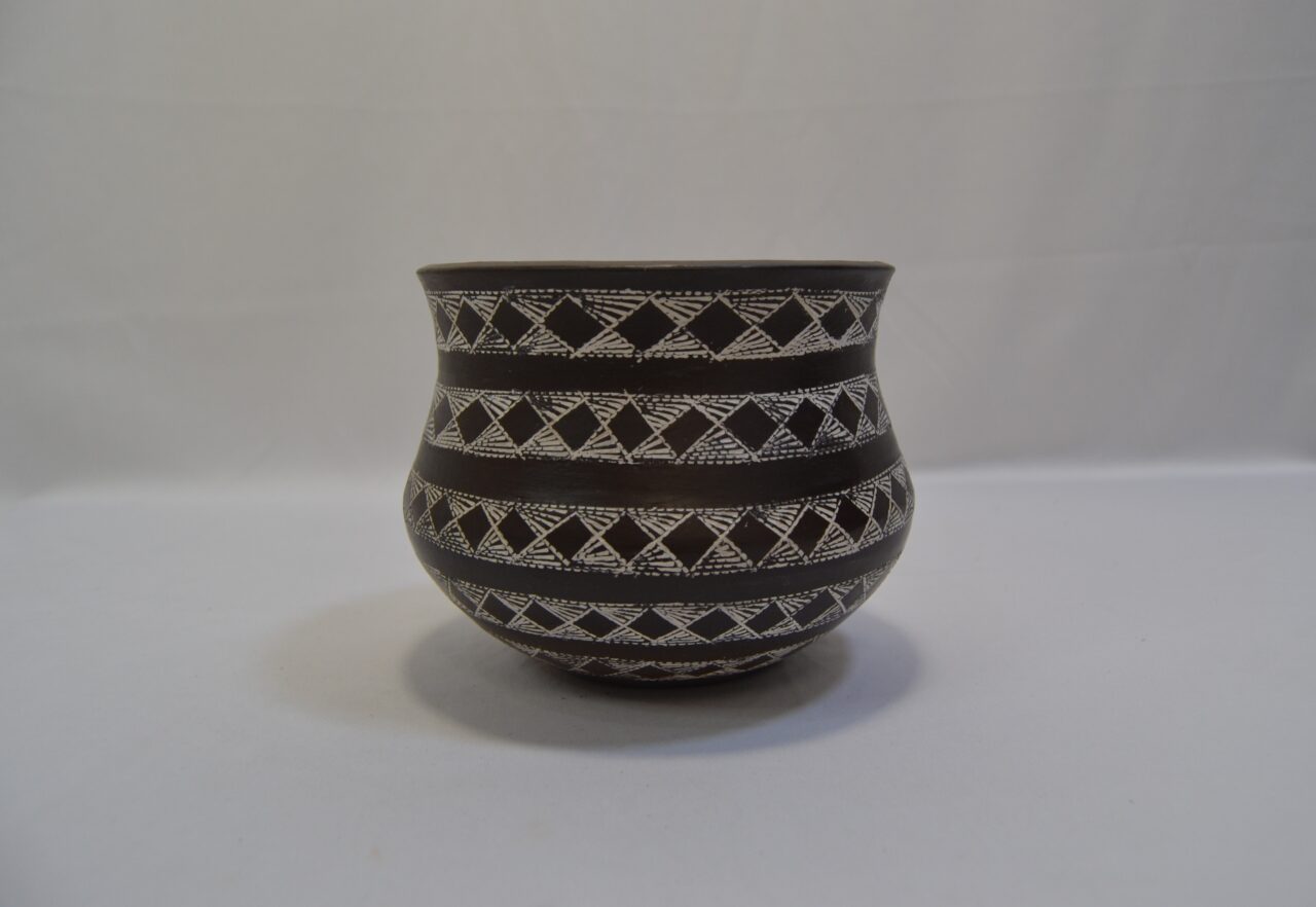 Vaso/ bicchiere campaniforme in ceramica artistica sarda Villa Abbas