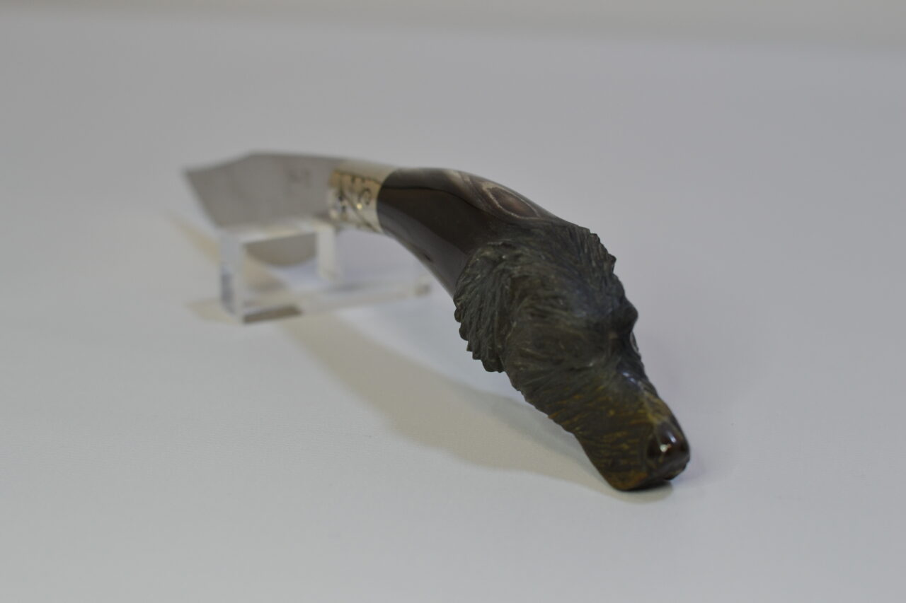 Coltello scultura rappresentante il cane in corno di bufalo da cm 9,5- Is Lunas