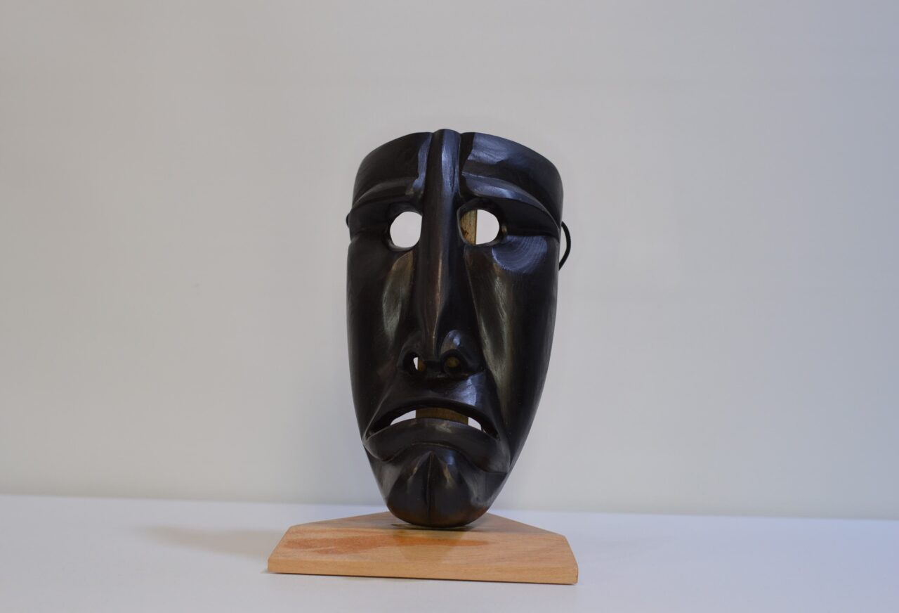 Maschera sarda Mamuthone in legno realizzata a mano