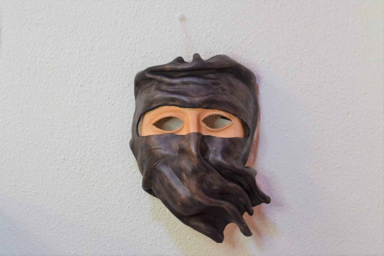 Maschera de “S’ Accabadora” sarda, in pelle dipinta, indossabile – Safir
