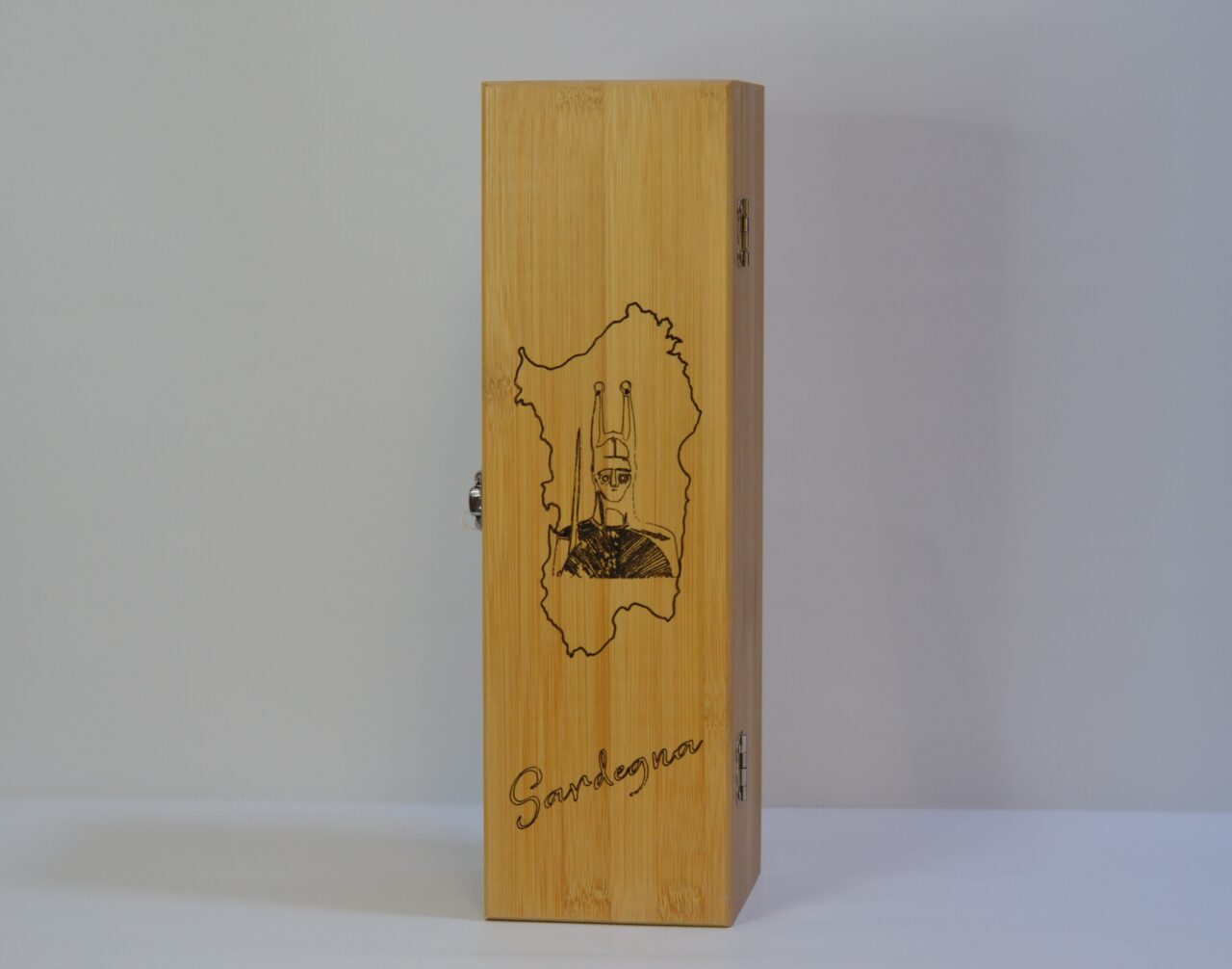Portabottiglie in legno di bambù con incisione Sardegna-Bronzetto con quattro accessori