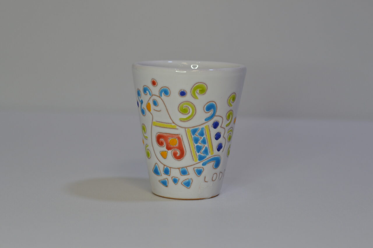 Bicchiere a cono in ceramica sarda con decoro pavoncella – Ceramiche Loddo