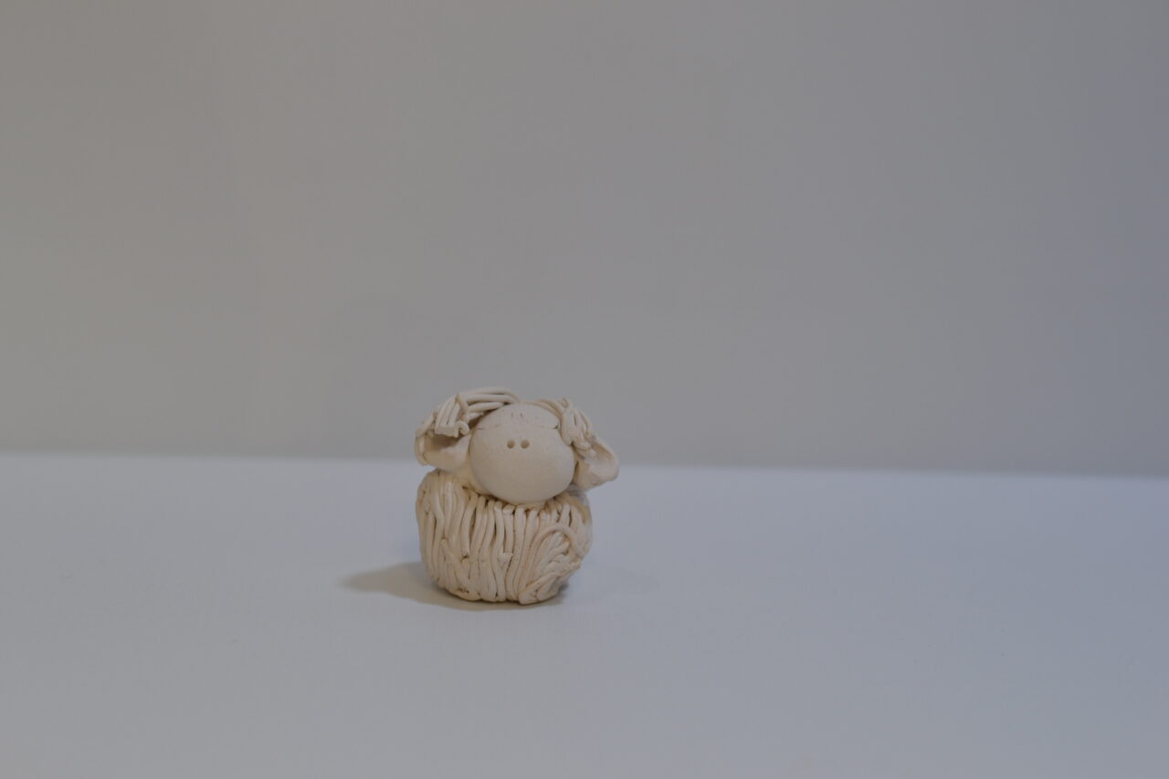 Pecorella bianca in ceramica_ Erbeghe di Baire
