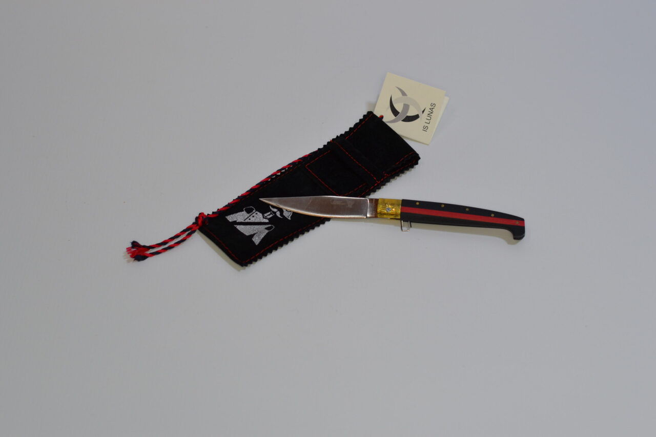 Coltello del Carabiniere tipologia pattadesa con manico in legno e lama in acciaio da 10 cm – Is Lunas