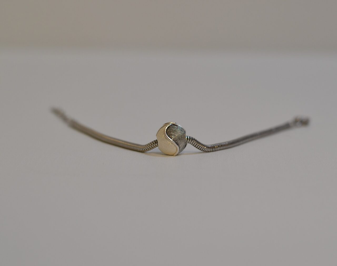 Ciondolo Charm corbula bicolore filigrana sarda d’argento – Filu & Trama