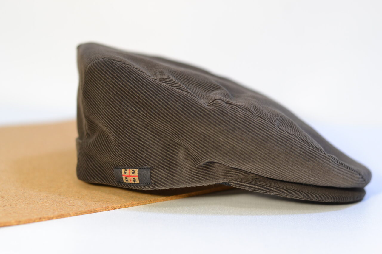 Bonette tipico berretto in velluto Sardo colore grigio scuro – G. Demurtas