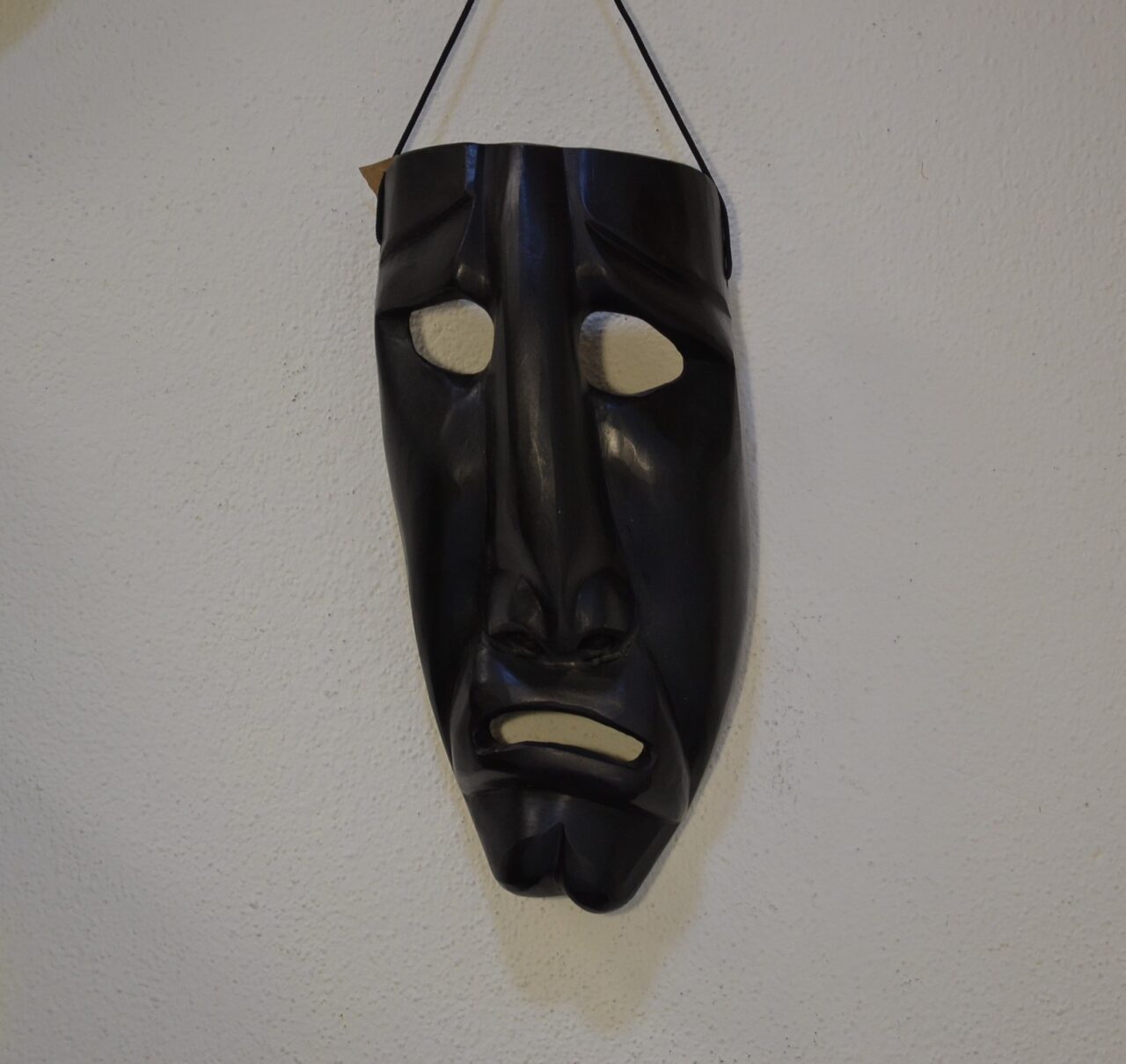 Maschera Mamuthone in legno in artigianato sardo