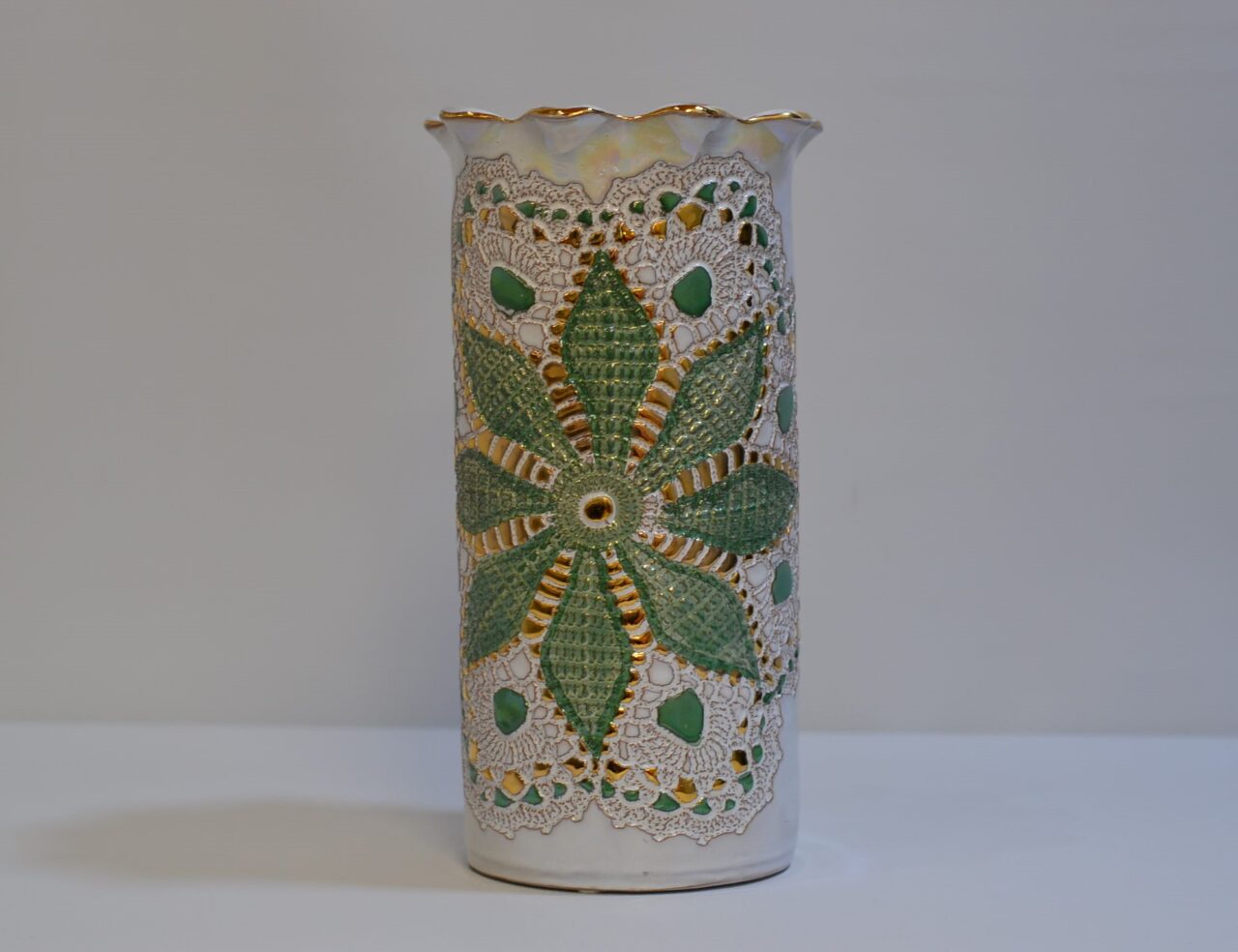 Vaso in ceramica e oro zecchino di Sanfilippo
