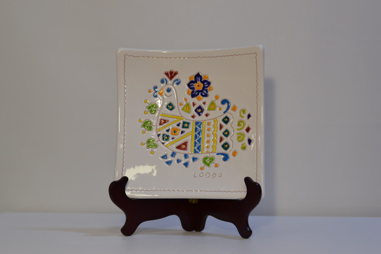 Piatto quadrato in ceramica con decoro pavoncella – Ceramiche Loddo